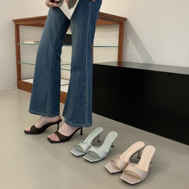 Korean-style simple square-toed open-toe strap sandals for women, suitable for outdoor wear, with thin heels, versatile and stylish, 2026 summer sandals Korean-style simple square-toed open-toe strap sandals for women, suitable for outdoor wear, with thin heels, versatile and stylish, 2026 summer sandals