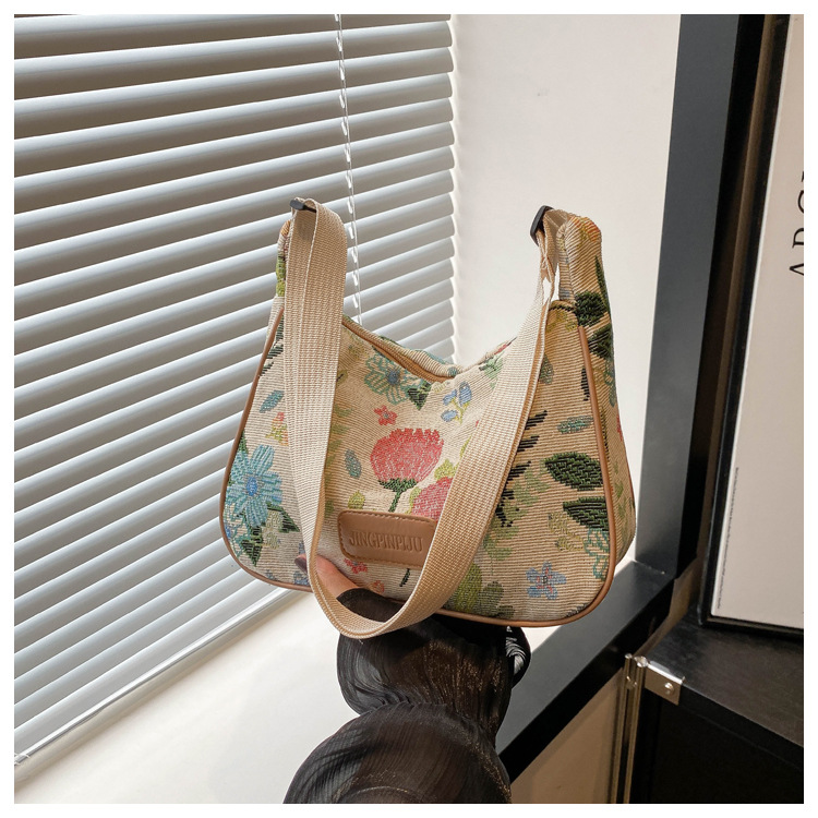 Popular fashion, simple, large-capacity printed trend 2024, fashionable patchwork canvas single-shoulder bag, small square bag, women's bag, trendy undefined