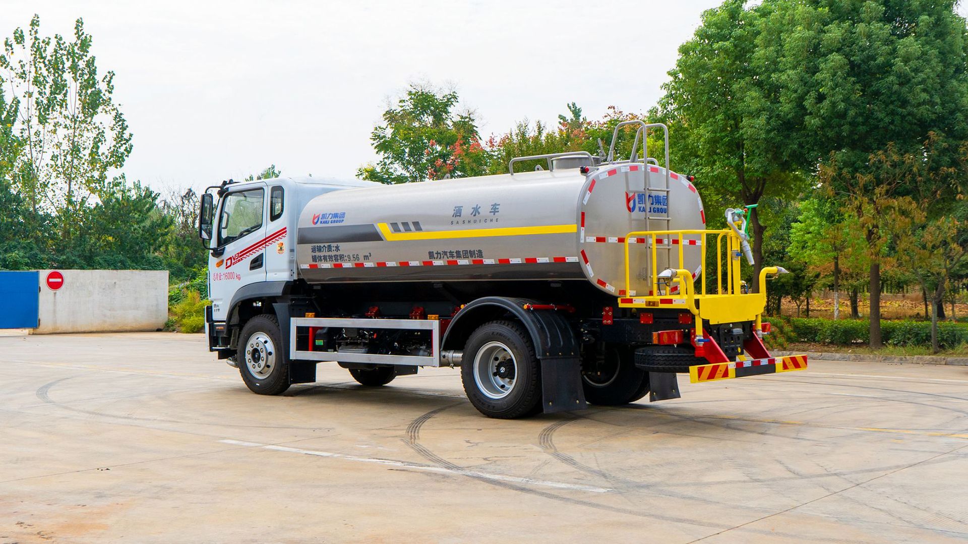 Sprinkler Truck Source Manufacturer 10 Square 15 Square 20 Square Sprinkler Truck Without Procedures Municipal Sanitation Landscaping Spray Truck