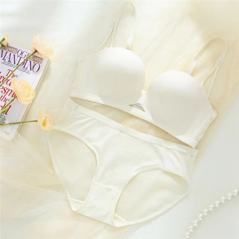 2233 verano nueva moda ropa interior media taza de las mujeres hueco empuja hacia arriba el sujetador sexy pequeño pecho sujetador inalámbrico traje