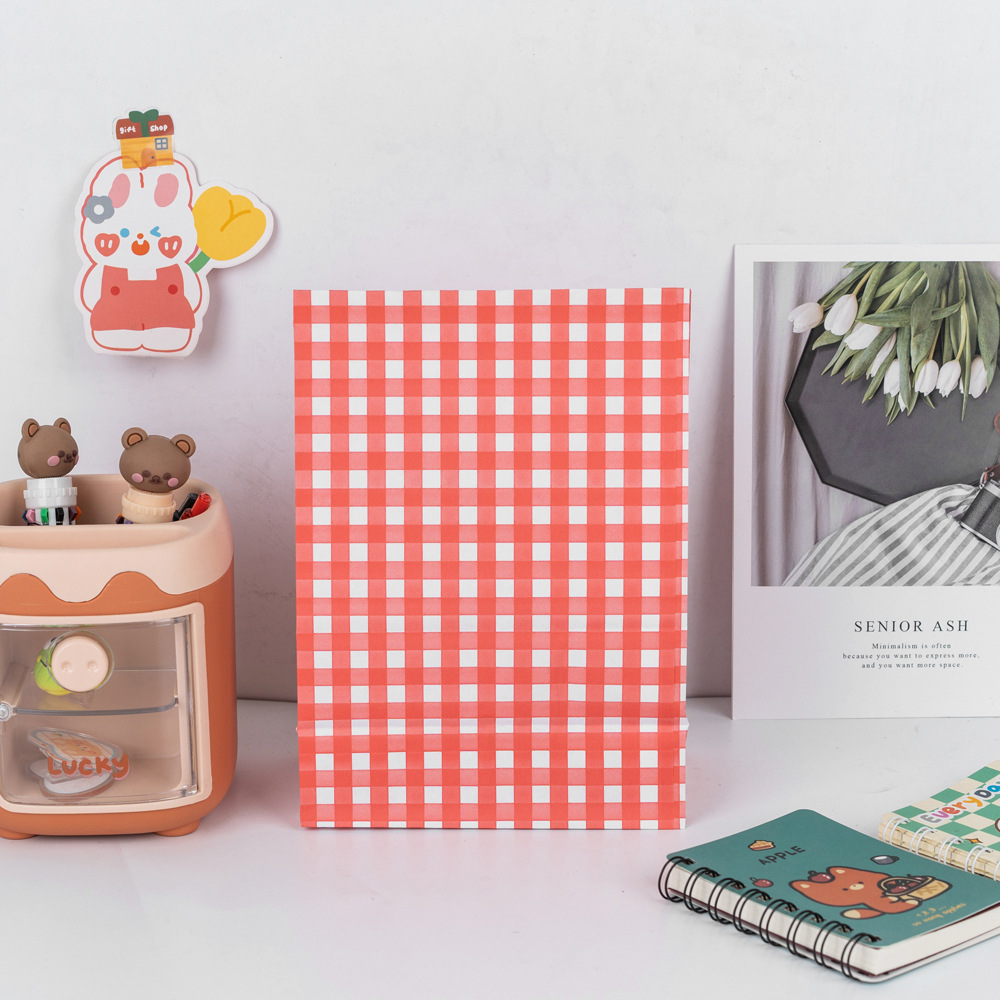 Bolsa de fondo cuadrado a cuadros de color, regalo de vacaciones, bolsa de papel kraft de dibujos animados ins, bolsa de regalo de Navidad de San Valentín