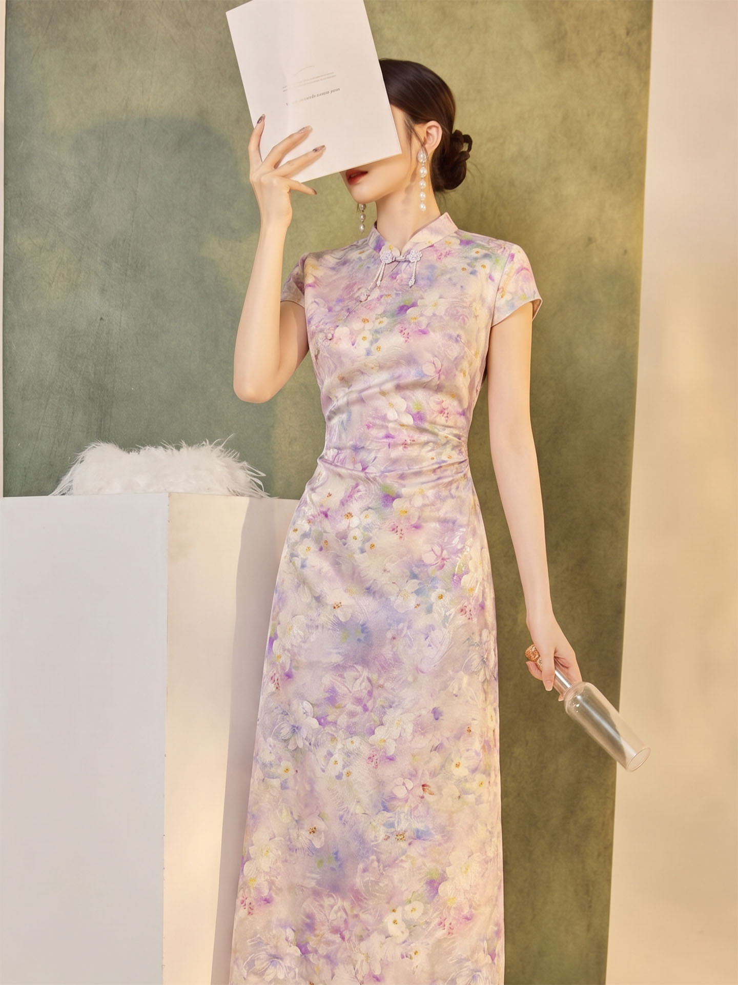 Đầm dài nữ nhuộm hoa cổ đứng thắt lưng nếp gấp chẻ tà — màu tím