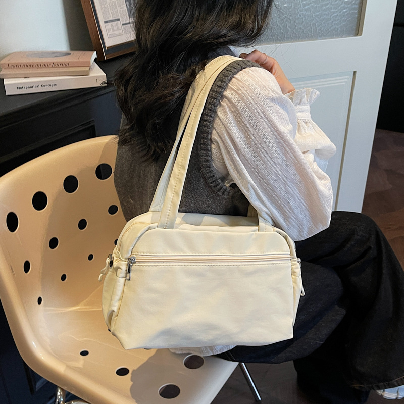 Simple Commuter Briefcase, Large-Capacity Solid-Color Nylon Bag, Casual and Versatile Tote Bag, Korean-Style Women's Shoulder Bag Simple Commuter Briefcase, Large-Capacity Solid-Color Nylon Bag, Casual and Versatile Tote Bag, Korean-Style Women's Shoulder Bag