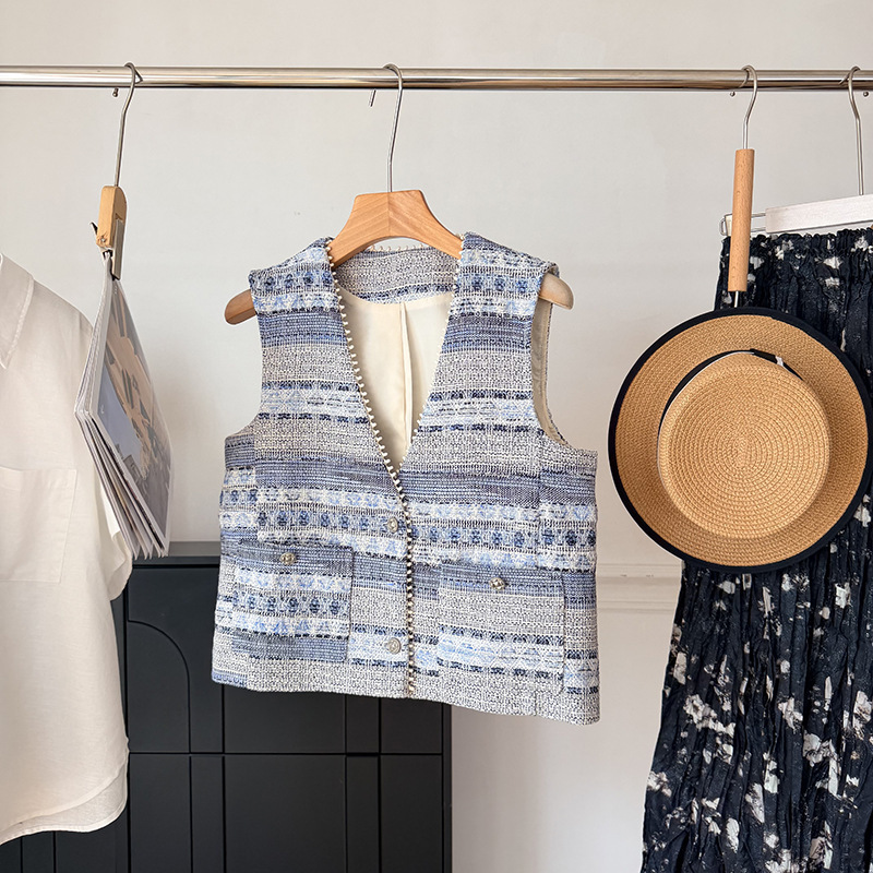Blue and White Floral Embroidery~ Ethnic Style V-Neck Tweed Vest, Chanel-Style Embroidered Top, Layered Sleeveless Vest for Women, Spring and Summer Blue and White Floral Embroidery~ Ethnic Style V-Neck Tweed Vest, Chanel-Style Embroidered Top, Layered Sleeveless Vest for Women, Spring and Summer