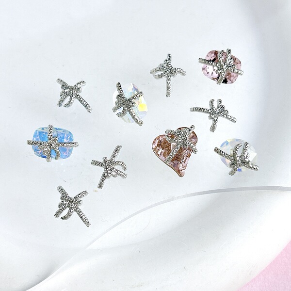 Metal nail decoration with bow