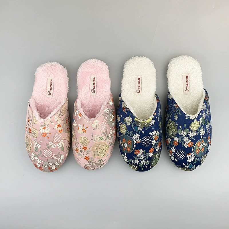 Осенние и зимние женские вышитые атласные хлопчатобумажные тапочки для домашнего интерьера