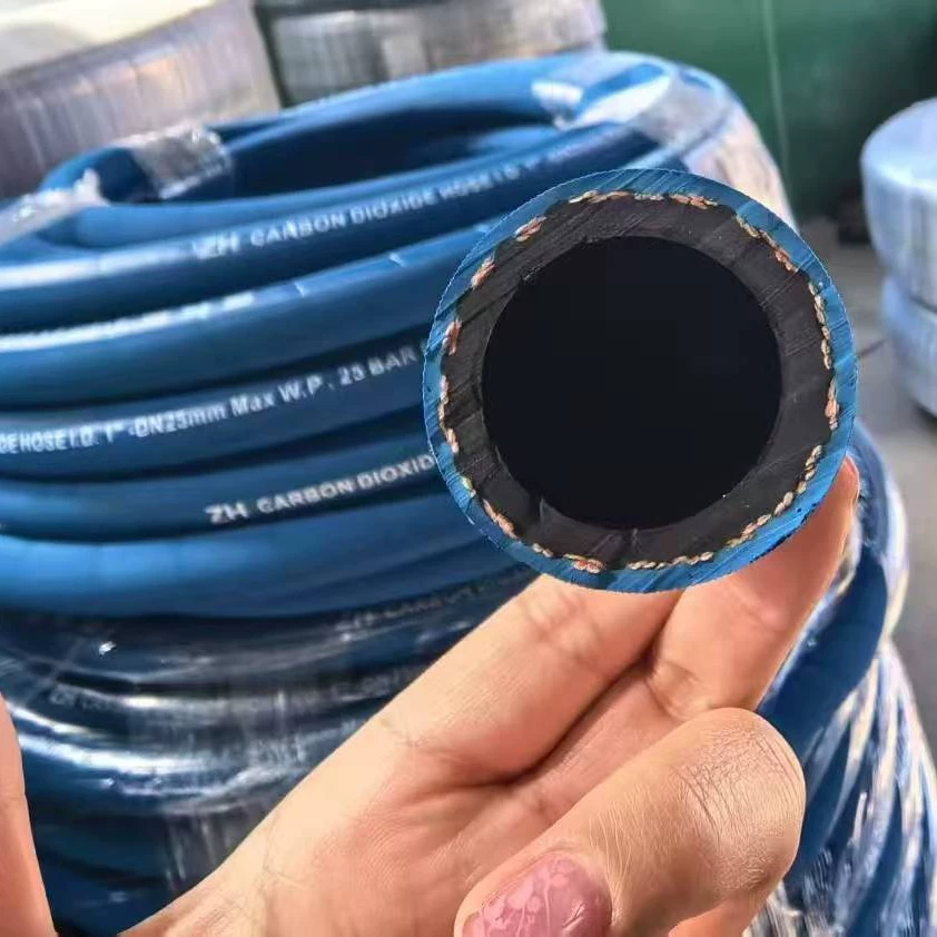 Производитель поставляет черный резиновый шланг с усиленным низким давлением, черный резиновый износостойкий шланг для подачи воды, маслостойкий и износостойкий тканевый усиленный шланг.