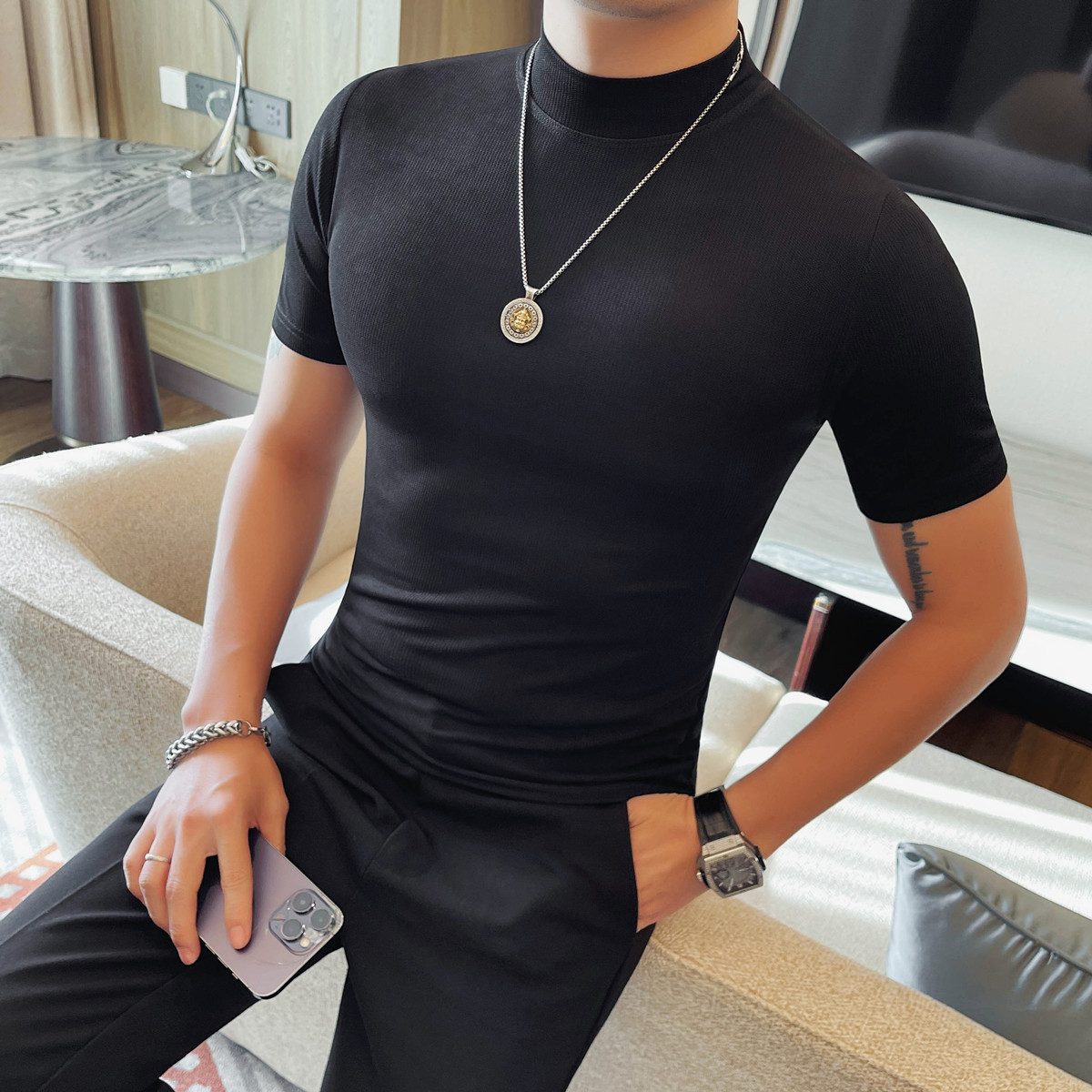 2025 년 여름 남자 미드 칼라 반팔 스트레치 한국 스타일 슬림 핏 솔리드 컬러 올매치 베이스 셔츠 새 하프 하이 칼라 티셔츠