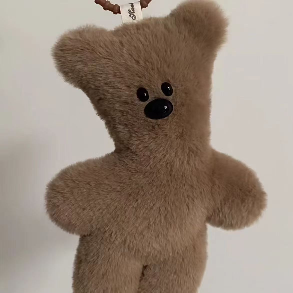 Gfas de sol de alto valor Mr. Bean Teddy Bear chirriando muñecas de peluche acabadas colgantes bolsas escolares de pareja regalo