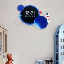 宇航员行星艺术创意挂钟2025新款简约轻奢餐客厅挂墙静音钟表装饰