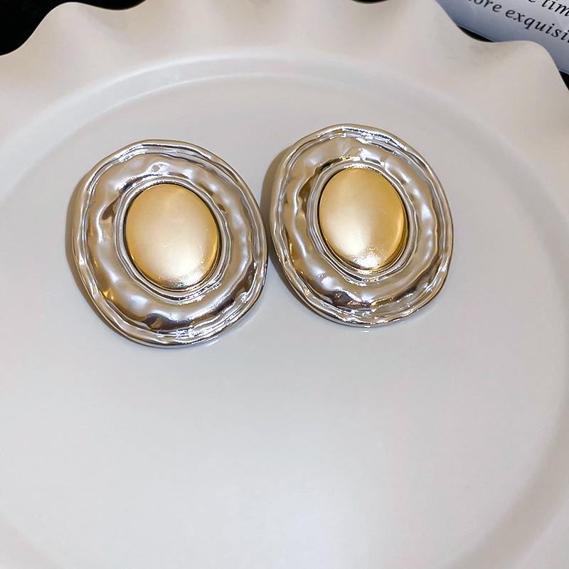 Pendientes elípticos exagerados transfronterizos de metal con aguja de plata Pendientes de moda de nicho europeo y americano Pendientes de lujo ligero simples y de alta gama mujeres