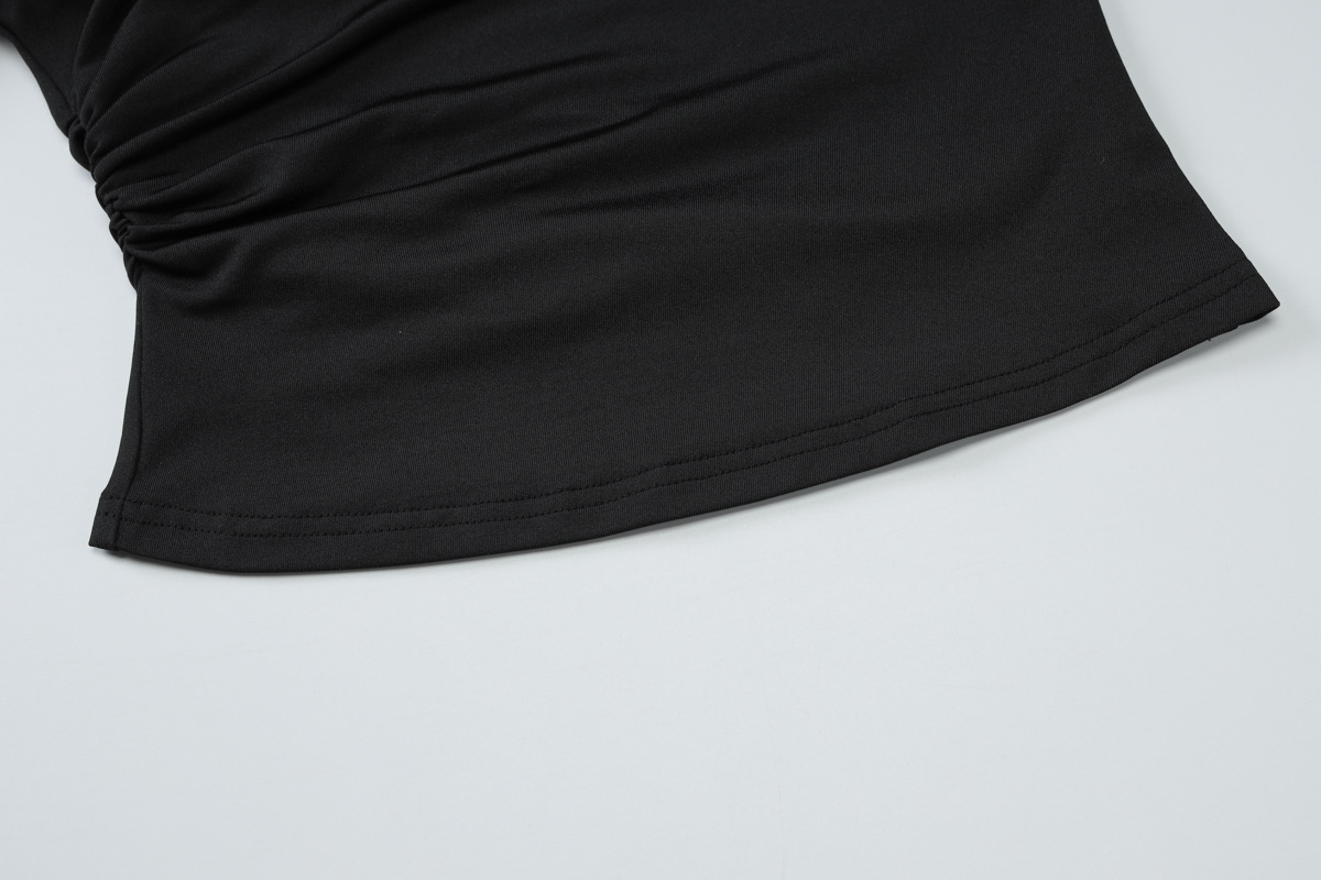 Camiseta ajustada asimétrica con pliegues y hombros descubiertos de color liso para mujer