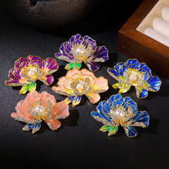 古典的な中国風の新しい中国風の牡丹の花のブローチ、文化的で創造的なハイエンドの蝶のコサージュブローチ、エナメル衣類アクセサリー