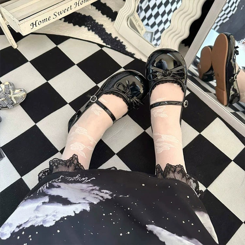 Gentle and versatile small leather shoes with a chunky heel for women,  spring and autumn new collection, shallow mouth round head French Mary Jane shoes