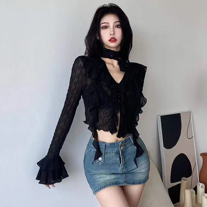 Sister Cool Style Black Ruffled Splicing V Neck Long-Sleeved T-Shirt for Women with Asymmetrical Slimming Look and Chic Navel-Baring Short Top