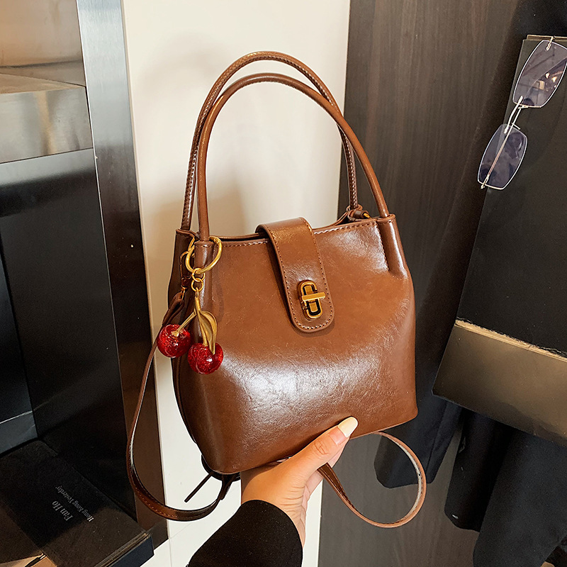 Korean Style Hand-Held Commuter Bag for Women, 2025 New Autumn and Winter Niche Retro Crossbody Bucket Bag, Wholesale Starting from One Piece