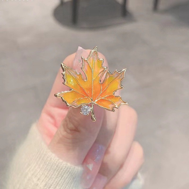 Corea del Sur vintage hoja de arce broche de mujer simple elegante de moda elegante hoja ramillete anti-exposición traje personalizado Accesorios