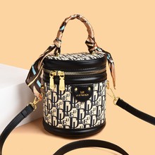 �߼���С������Ů2025�¿���ݰٴ�����ˮͰ���r�оW�t�μ�б���