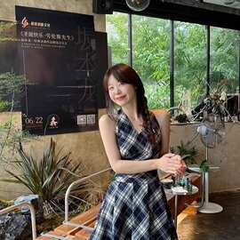 法式气质V领黑白格子连衣裙女夏季2025新款设计感小众辣妹背心裙