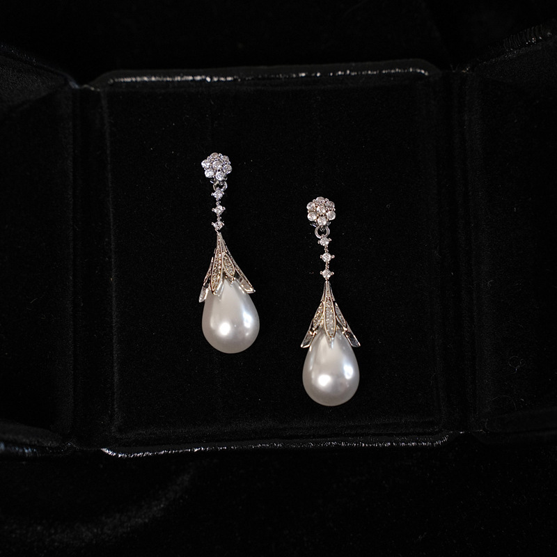 "Princess Diana" French Classic Retro High-end Light Luxury Elegant Shining Water Drop Pearl Earrings Ear Clip