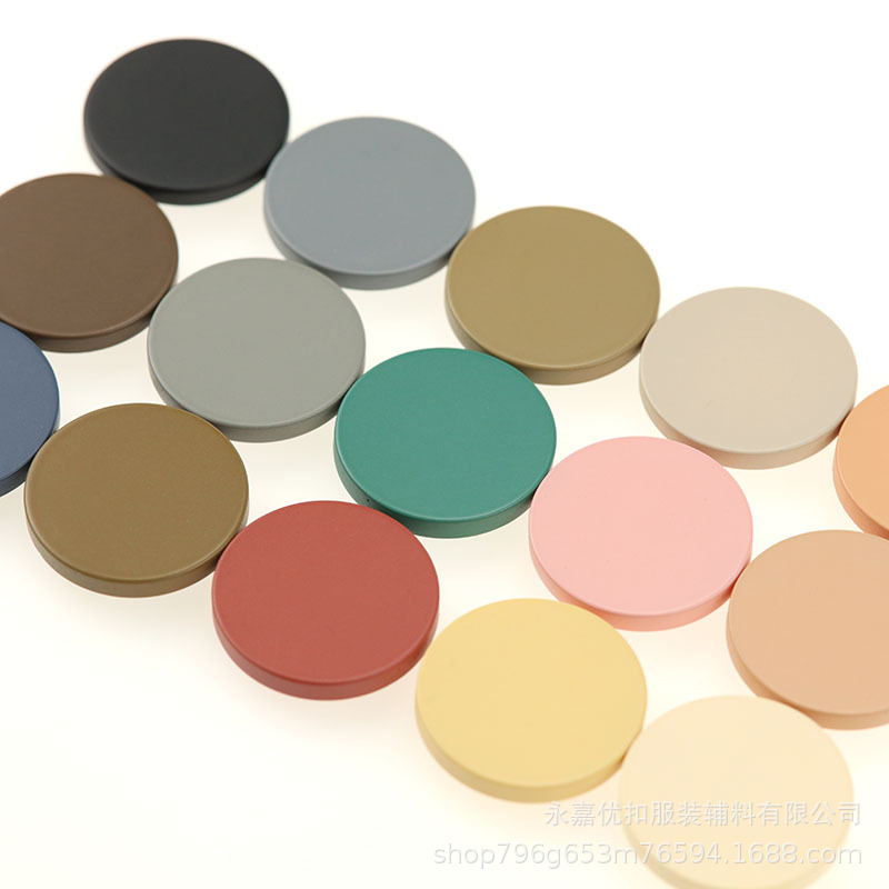 Plana pintada redonda de alta pierna botón abrigo resina rompevientos abrigo botón traje hebilla gemelos en stock al por mayor