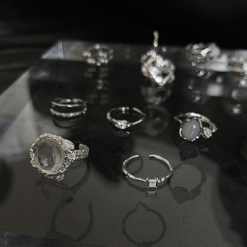 Overlapping Ultra-Fine Sparkling Diamond Full-Diamond Minority Design Heart Ring for Women, Fashionable and Personality Ring, Simple and Cool Style, New Arrival