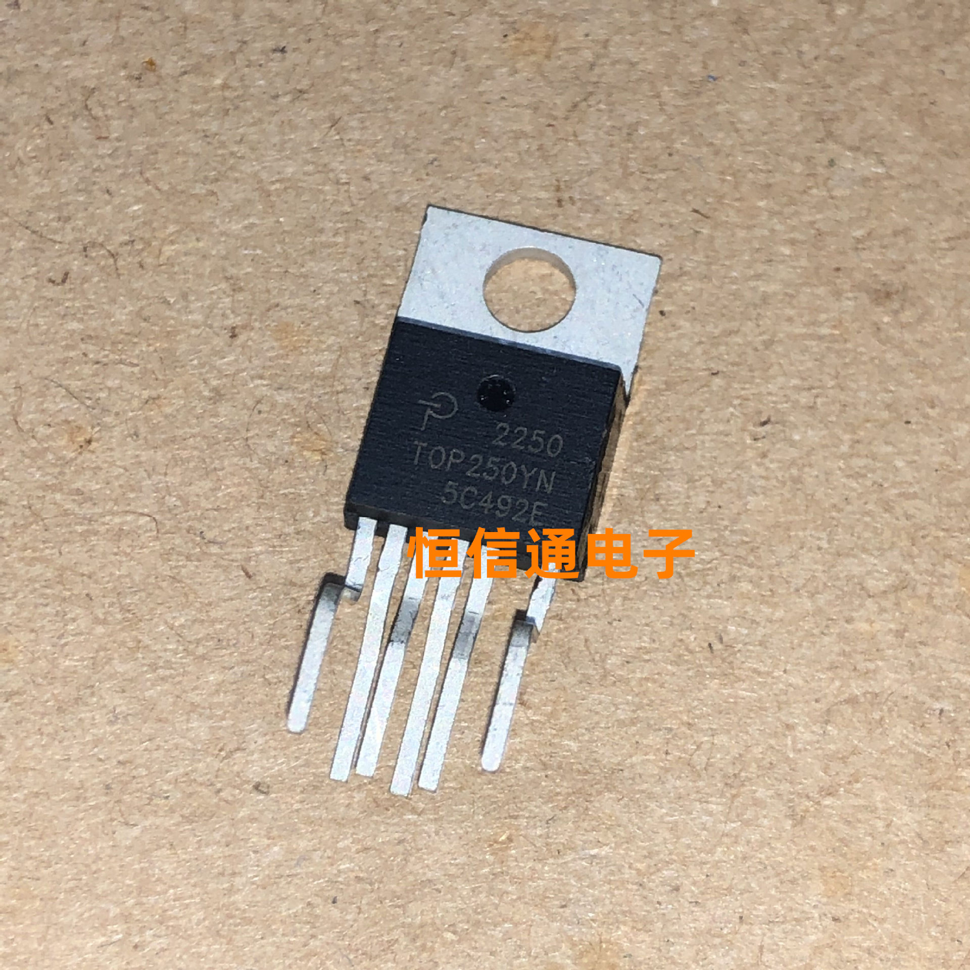 全新进口 TOP250YN TOP250Y TO-220-6 液晶电源管理芯片 实图拍摄