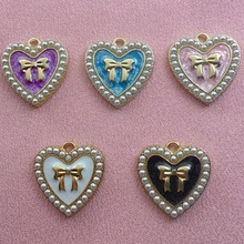 小香风爱心桃心蝴蝶结diy饰品配件合金吊坠包包装饰挂件圆牌配饰