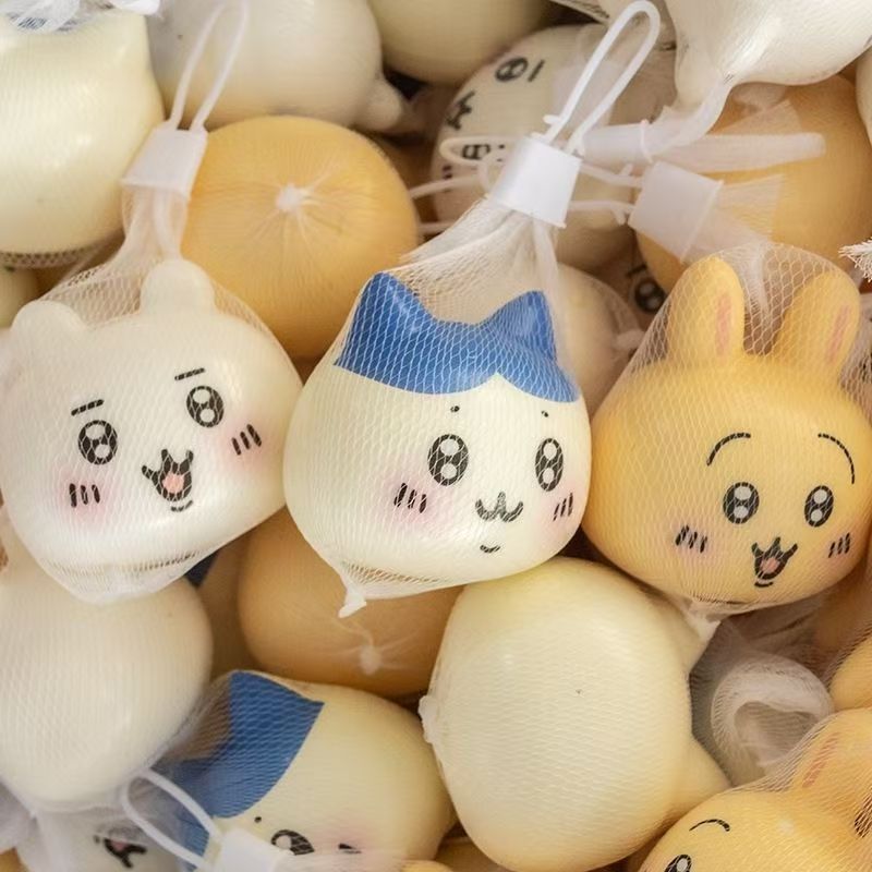 Explosiones de muñecas de llaves de dibujos animados descompresión creativa pellizco juguetes colgantes de estandos de fábrica