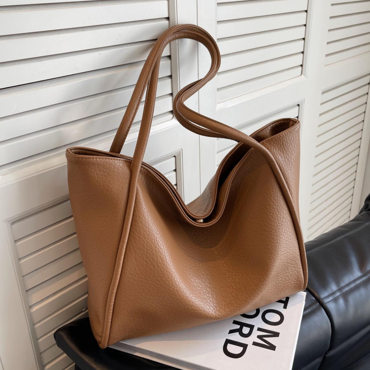 Premium texture versatile women's bag 2023 new fashionable large-capacity commuter bag tote bag_voghion.com