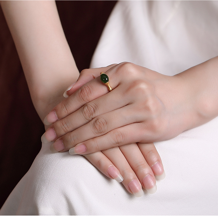 Nhẫn nữ bạc S925 mạ vàng mặt ngọc bích hình trứng phong cách đơn giản — Màu trắng ngọc bích cỡ lớn chi tiết 5