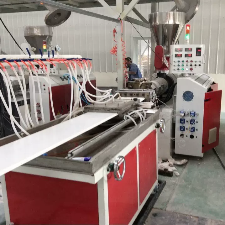 PVC塑料扣板生产线集成墙板生产线设备护墙板吊顶板生产设备