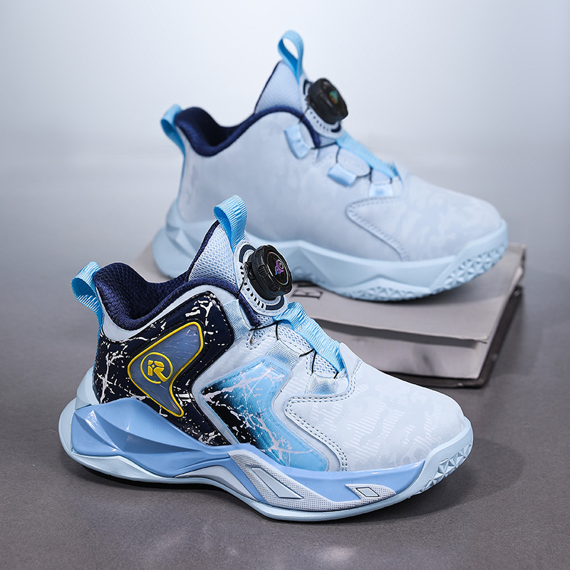 Inventario al por mayor de tendencia de zapatos de baloncesto de cuero con botones giratorios cómodos zapatos deportivos interiores frescos zapatos para niños para correr