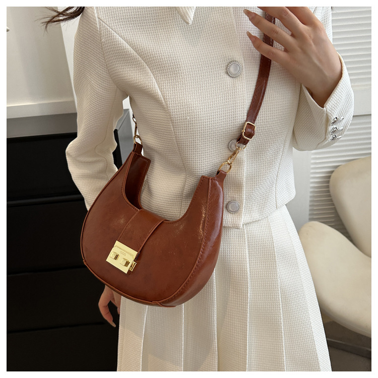 Nuova borsa a tracolla minimalista per donna, versione coreana, borsa sotto le ascelle dolce e straniera, tendenza invernale popolare, borsa da donna a forma di mezzaluna_voghion.com