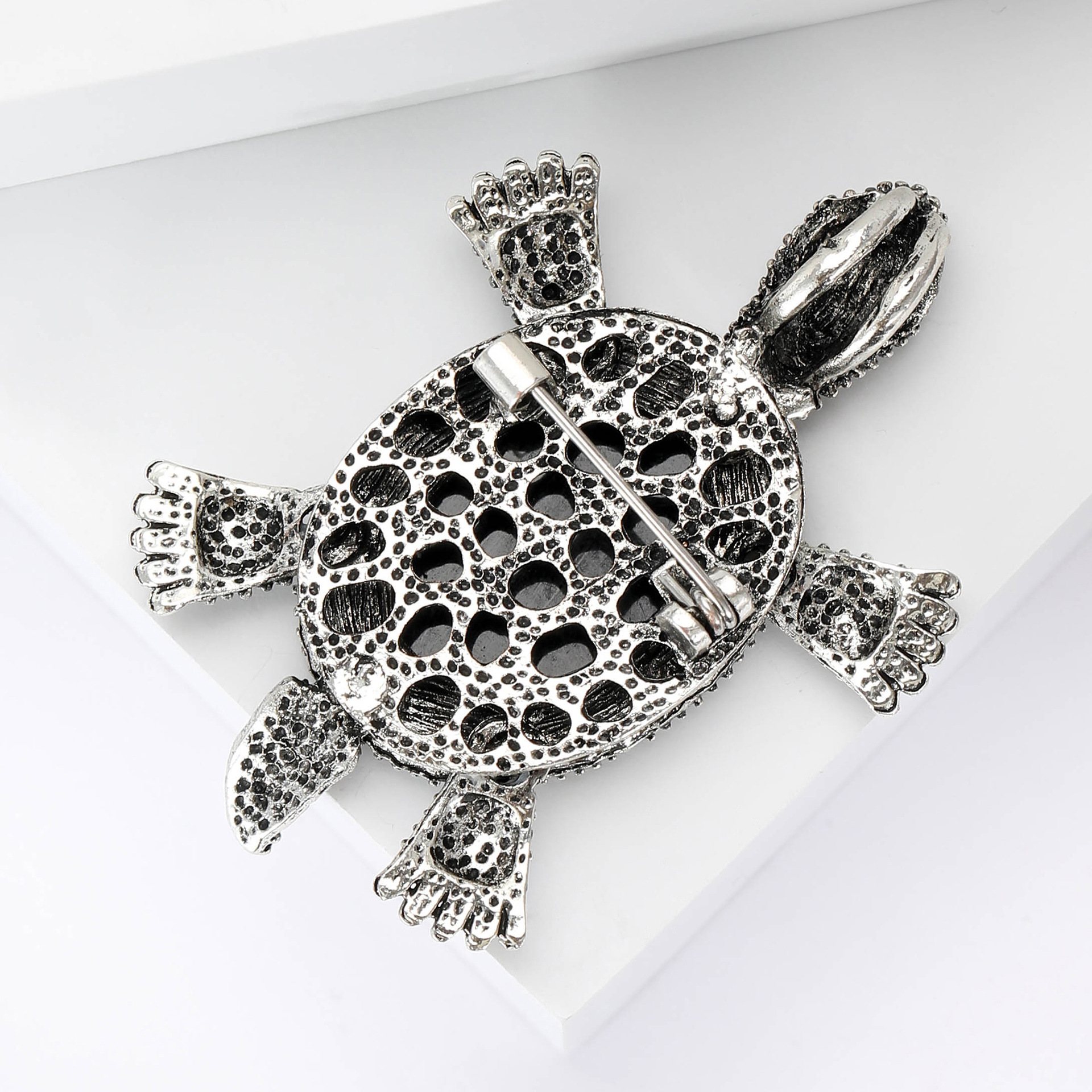 New Fashion Vintage Enamel Turtle Brooch Personalized Creative Ladies Clothing Jewelry Corsage Animal Pin