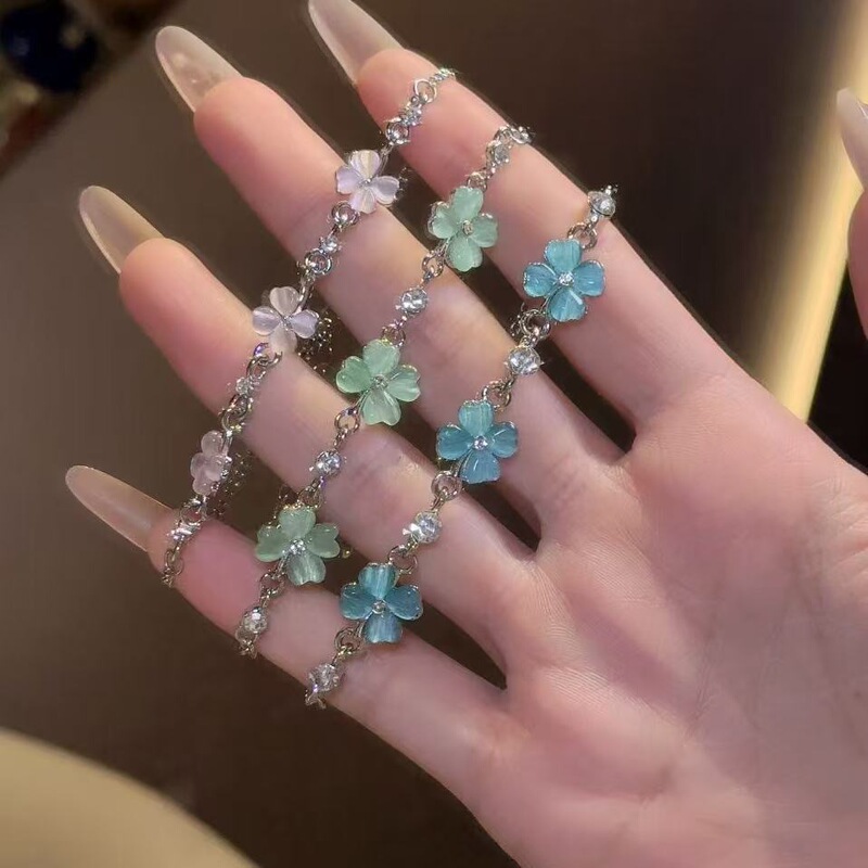 Lucky Four-Leaf Clover Bracelet, Four-Leaf Summer Fresh and Versatile Light Fashion Gift, Best Friend Gift Lucky Four-Leaf Clover Bracelet, Four-Leaf Summer Fresh and Versatile Light Fashion Gift, Best Friend Gift