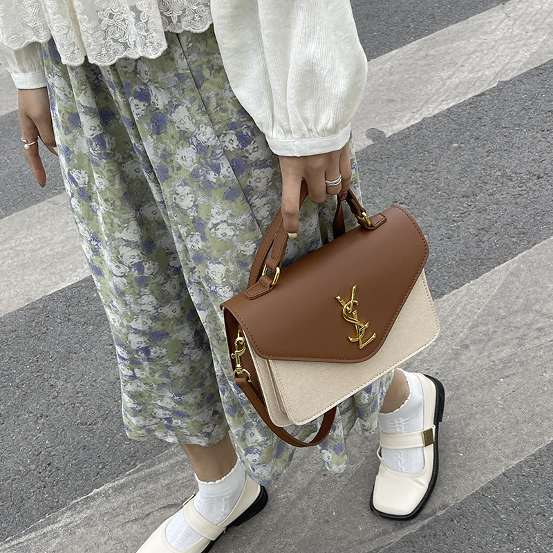 Las bolsas de mujer de alto valor facial de las celebridades de Internet están llenas de nuevas bolsas cuadradas de moda 2024, bolsos de hombro único y bolsos de alta costura para mujeres.