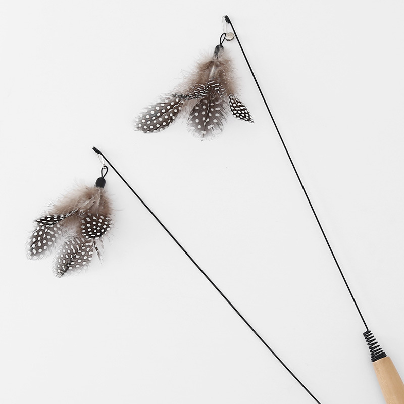 Suministros para mascotas Amazon nuevo mango de madera primavera pluma divertido gato palo campana pluma divertido gato juguete al por mayor