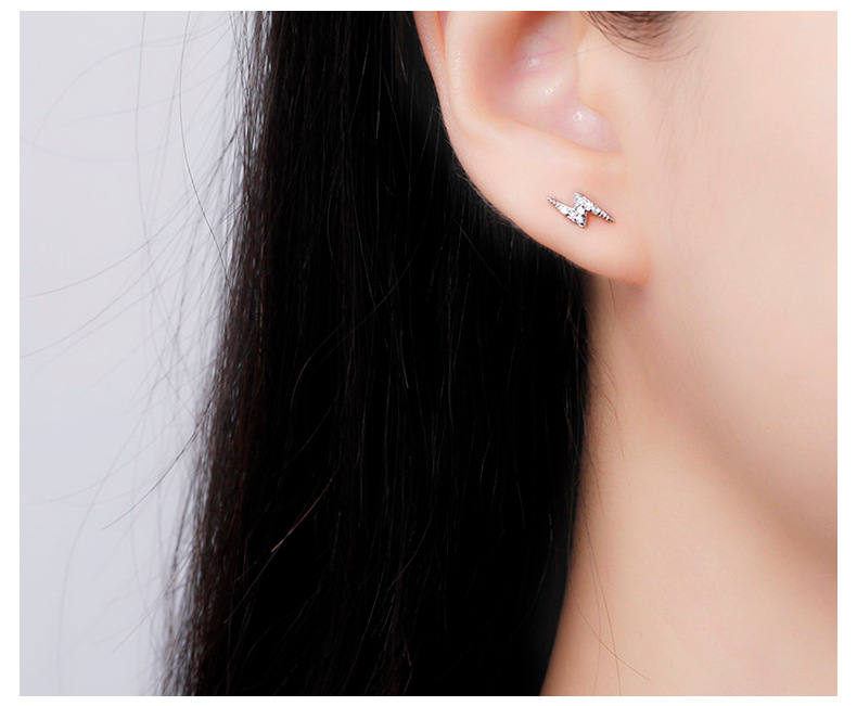 Qiaolan Xuan Japanese Korean Edition New Anti Allergy S Needle Lightning for Women's Feeling Small and Popular Silver_voghion.com