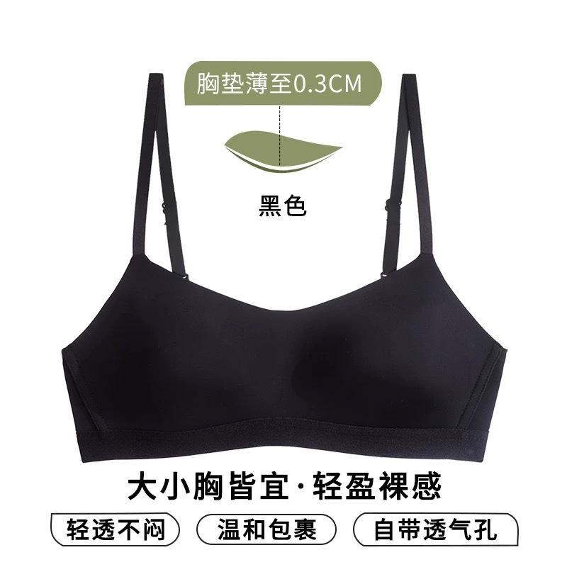 Los pechos pequeños de encaje francés muestran ropa interior de niña grande y pura