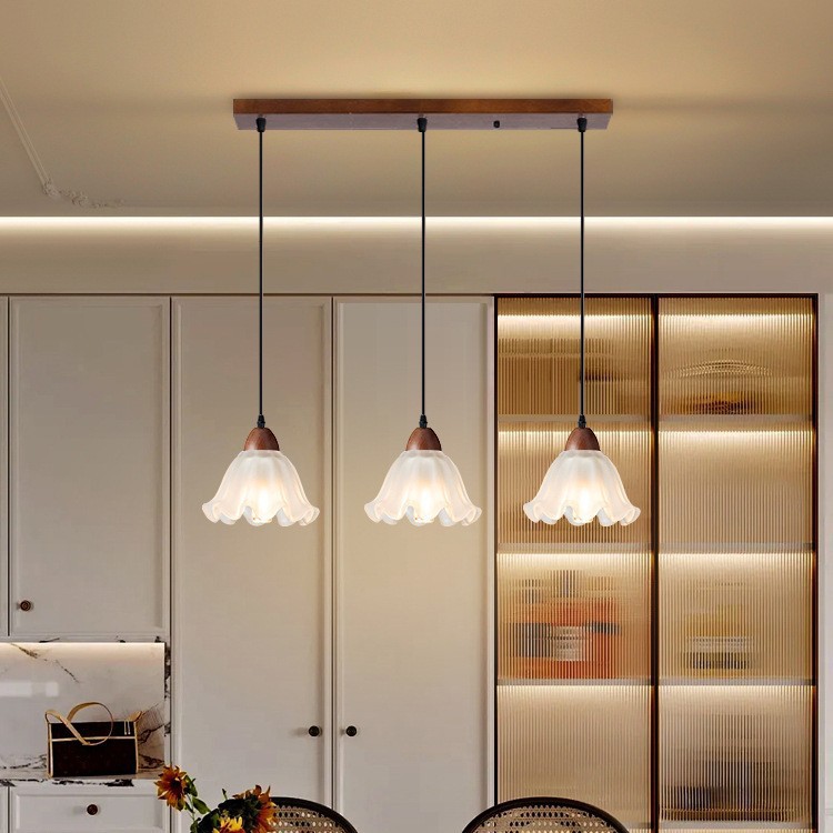 Pasillo de un solo lado del restaurante de madera de melocotón medieval nuevo chandelier dormitorio de madera cama tres cabezas chandelier 2024 corredor