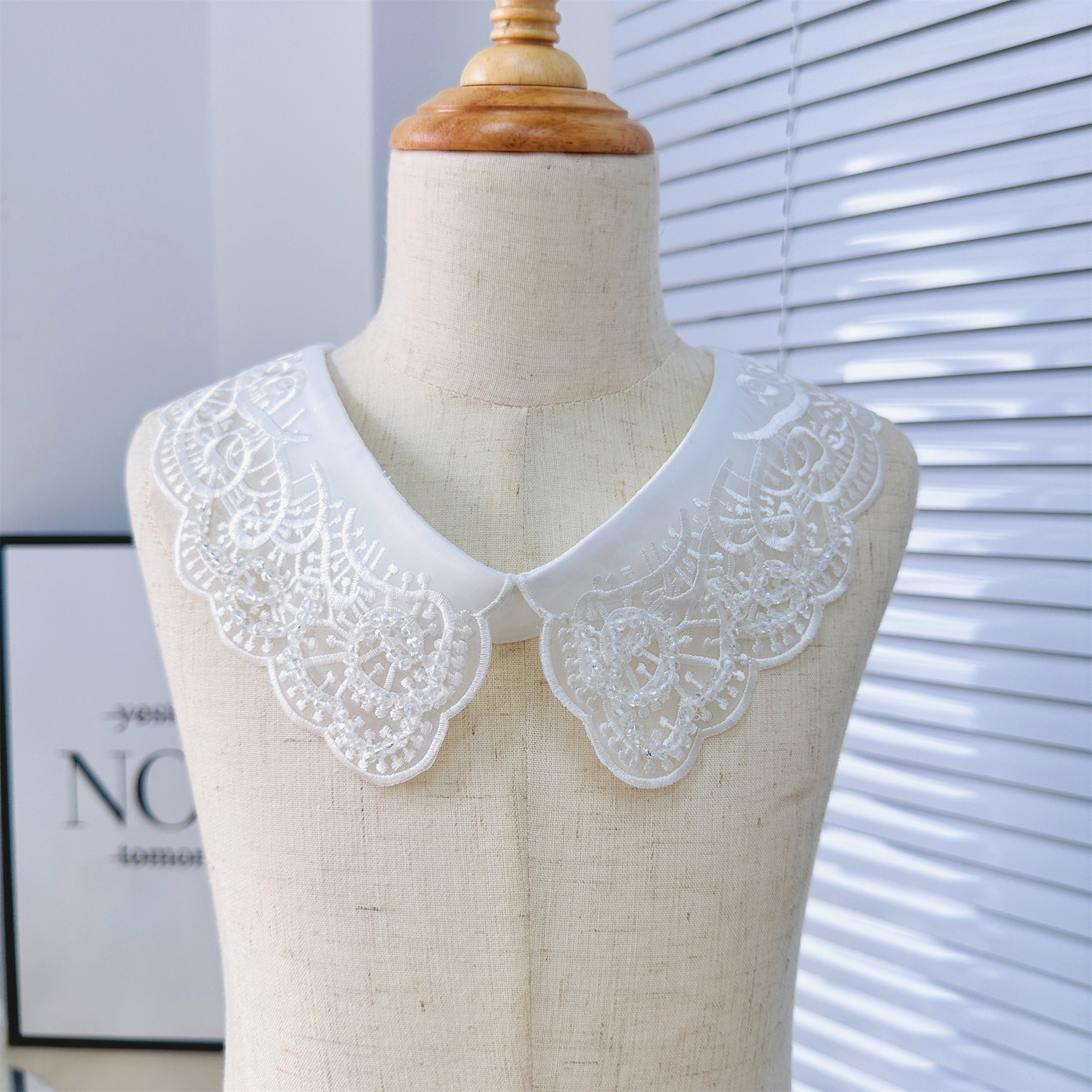 Nuevo collar de muñeca de todo fósforo collar falso con cuentas blancas collar de la camisa de las mujeres bufanda accesorios collar vestido hebilla collar asiento