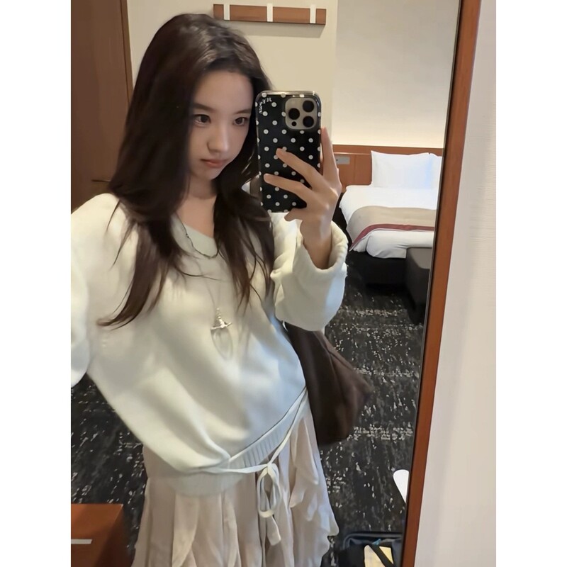 Now, the New 2025 Winter Collection Features a Drawstring Sweater in the Same Style as Korean Designer Le17Sep*Embre and Japanese Designer Fujii Shiki