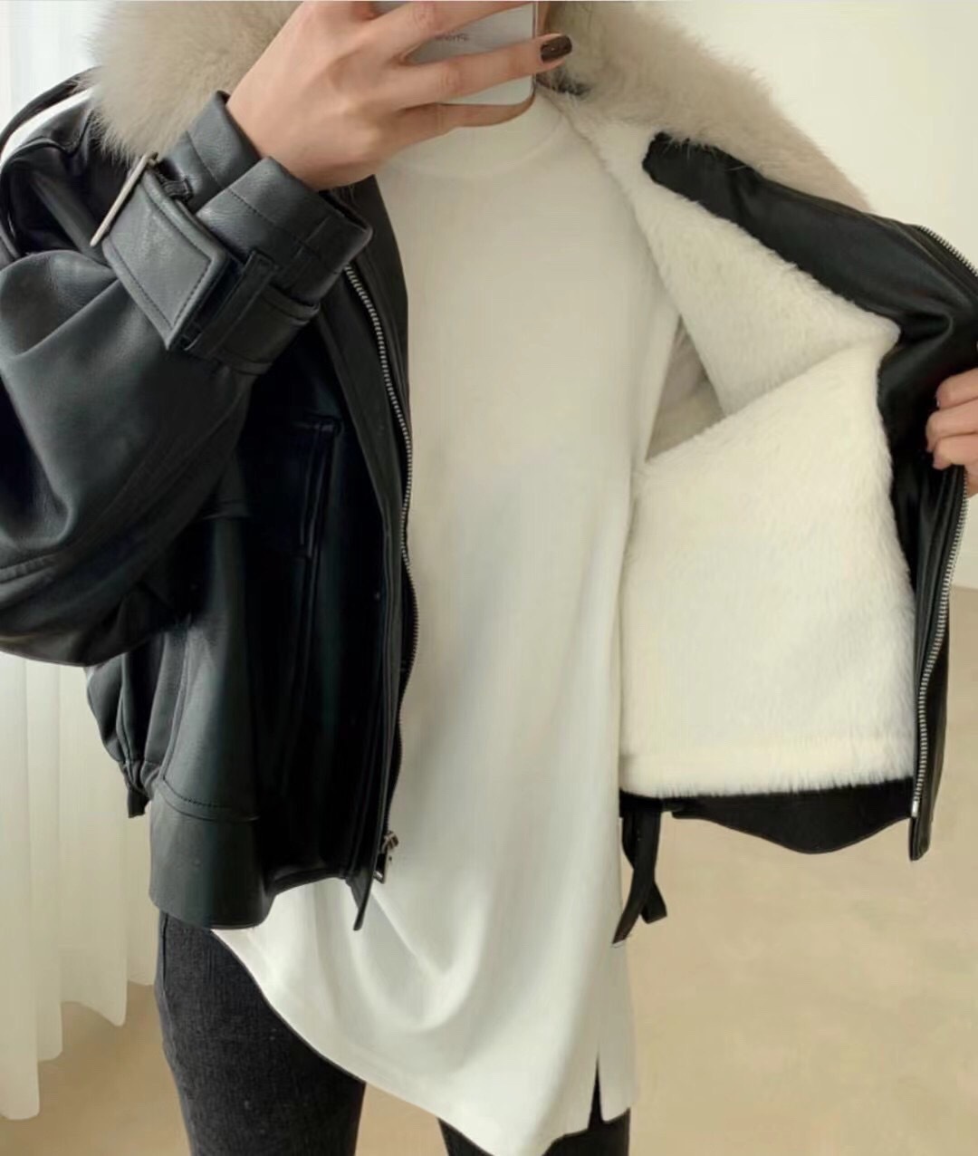 Women's Leather Fur Coat With Large Collar And Velvet Lining_voghion.com
