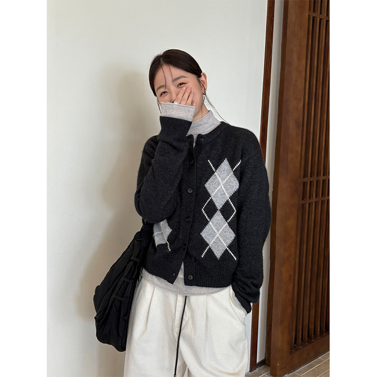 Tg Autumn and Winter Preppy Style Retro Diamond Plaid Knitted Slim Cardigan Women's 2025 New Round Neck Sweater 25872 Tg Autumn and Winter Preppy Style Retro Diamond Plaid Knitted Slim Cardigan Women's 2025 New Round Neck Sweater 25872
