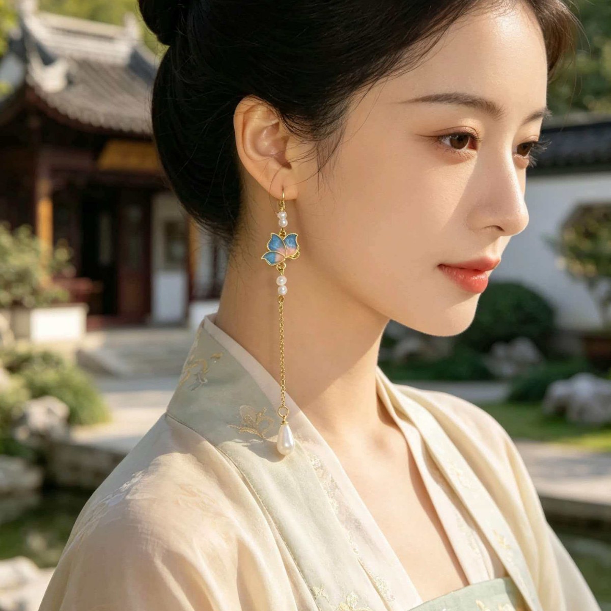 Joyas de orejas de mariposa azul rosa, aretes de estilo chino, aretes antiguos, gotas de agua, ganchos de orejas largos, vestidos chinos, aretes de cheongsam
