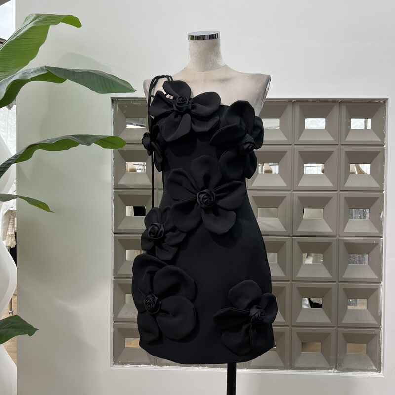 Summer PARTY Gentle Foreign-style Hand-stitched Flowers One-shoulder Slim-fit dress Rich Women's Age-reducing Lace-up Dress