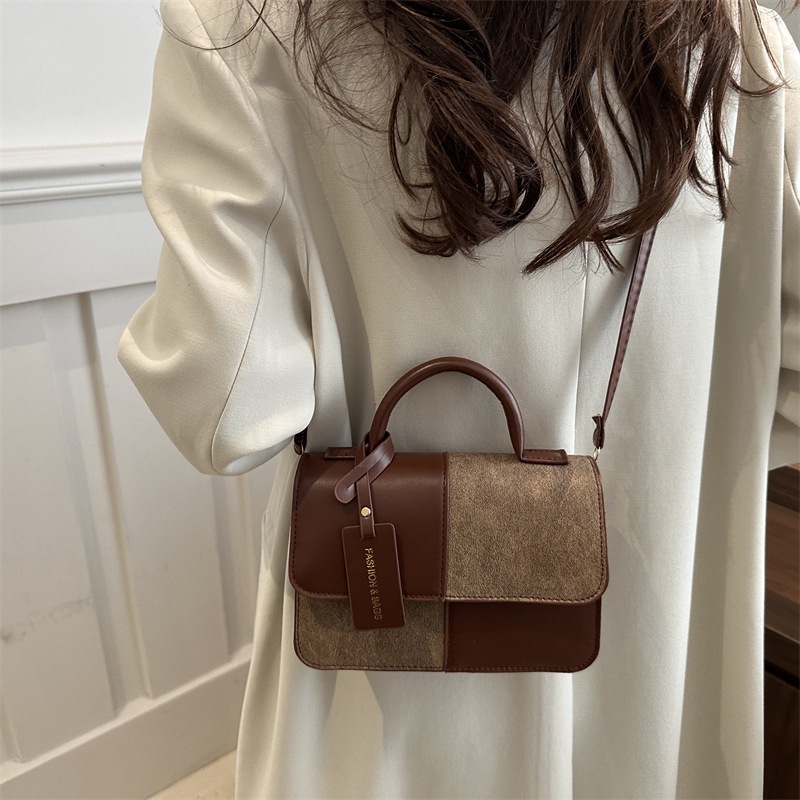 Bolso de mujer otoño / invierno 2024, nuevo estilo coreano de moda, bolso de brazo, bolso de diseño casual de color.