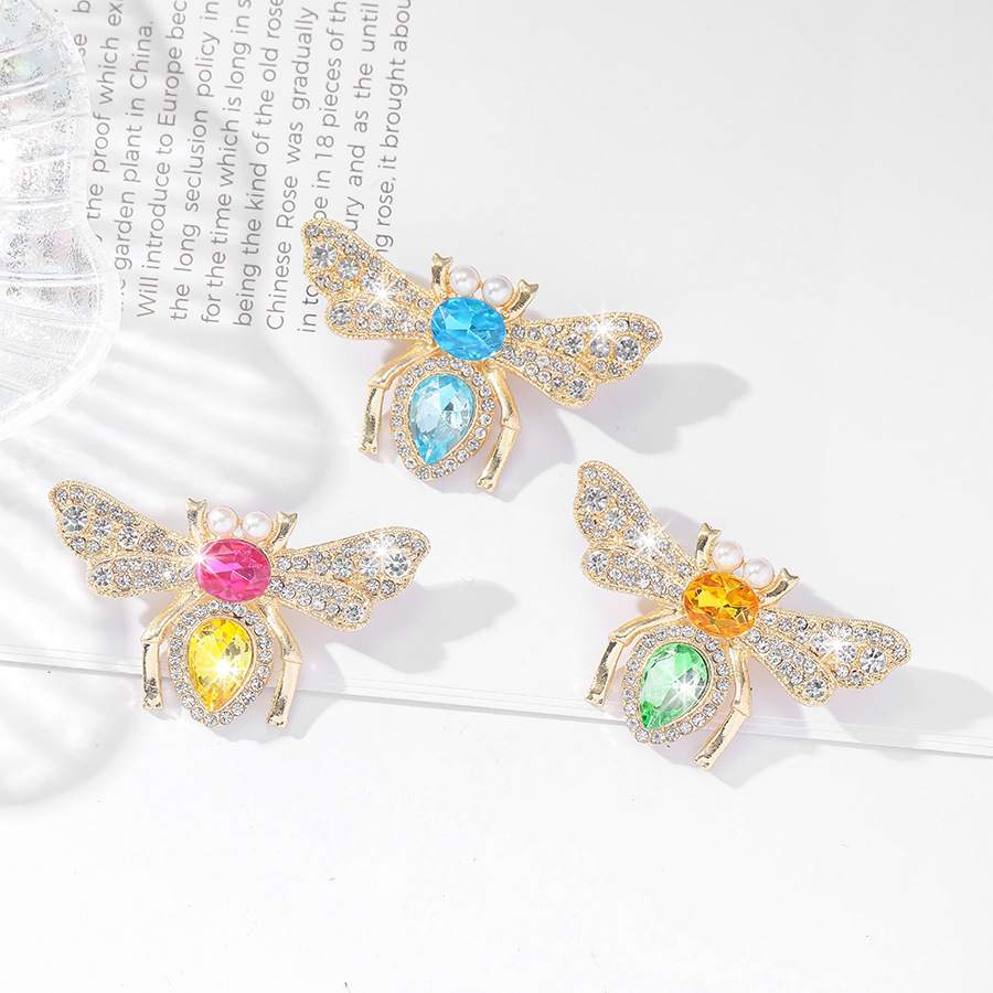 Creative fashionable sophisticated brooch