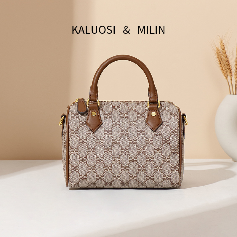 Niche Design Spring Retro Presbyopia Pillow Bag Women's High-end Commuting Fashion Versatile Portable Shoulder Bag